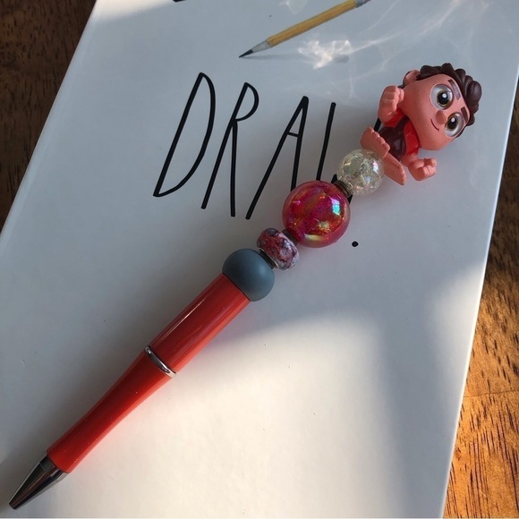 Disney Doorables: Wreak it Ralph: Ralph handmade beaded pen - Picture 2 of 3
